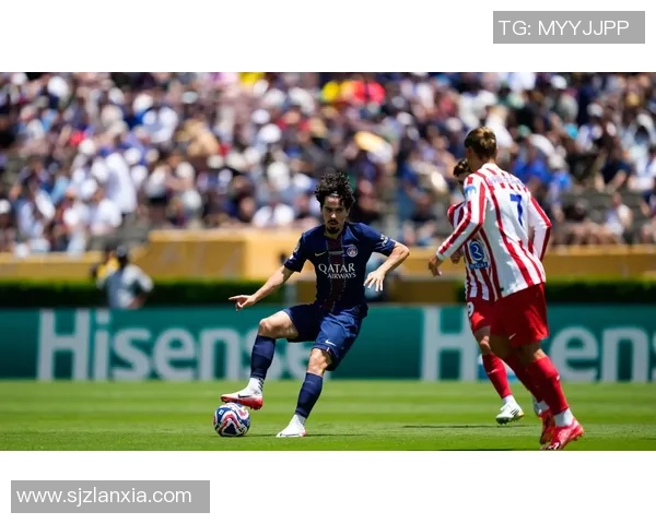 足球明星展现绝技远射技巧解析与训练方法分享 足球明星展现绝技远射技巧解析与训练方法分享